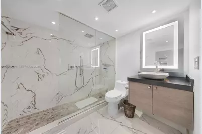465 Ocean Dr #303, Miami Beach, FL 33139 - Photo 17