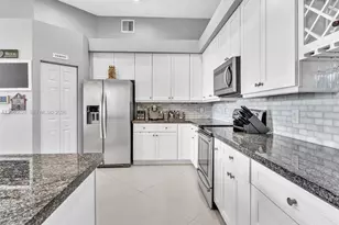 16247 Erie Pl, Davie, FL 33331 - Photo 13