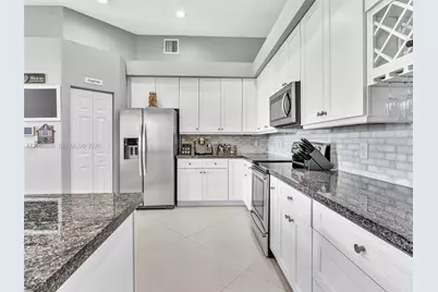 16247 Erie Pl, Davie, FL 33331 - Photo 13