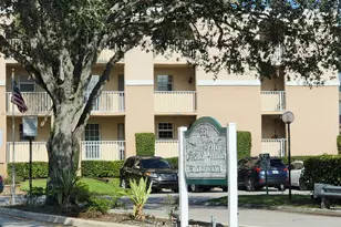 7981 S French Dr, Pembroke Pines, FL 33024 - Photo 9