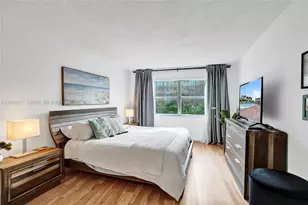 401 Golden Isles Dr, Hallandale Beach, FL 33009 - Photo 23
