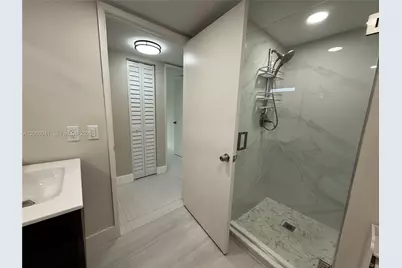 9405 Fontainebleau Blvd #113-22, Miami, FL 33172 - Photo 15