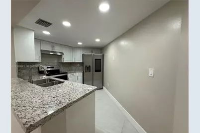9405 Fontainebleau Blvd #113-22, Miami, FL 33172 - Photo 5