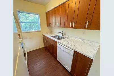 215 NW 25th St #5, Wilton Manors, FL 33311 - Photo 3