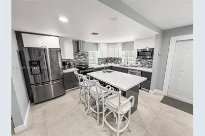 1471 NE 132nd Rd, North Miami, FL 33161 - Photo 3