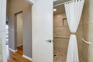 302 2nd St N, Saint Petersburg, FL 33701 - Photo 7