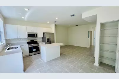 2632 SE 27th Dr, Homestead, FL 33035 - Photo 5
