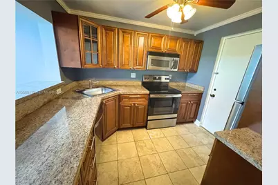 2324 S Cypress Bend Dr #415, Pompano Beach, FL 33069 - Photo 3