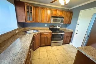 2324 S Cypress Bend Dr, Pompano Beach, FL 33069 - Photo 3