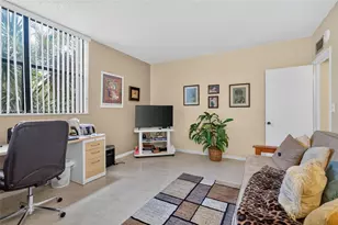 900 NE 195th St, Miami, FL 33179 - Photo 23