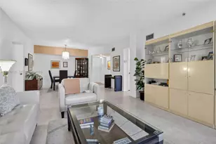 900 NE 195th St, Miami, FL 33179 - Photo 9