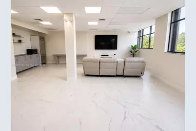 900 NE 195th St #109, Miami, FL 33179 - Photo 37