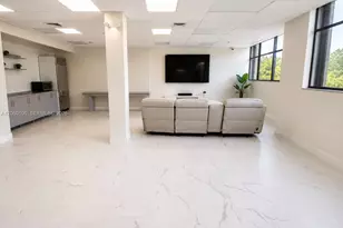900 NE 195th St, Miami, FL 33179 - Photo 37
