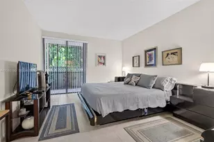 900 NE 195th St, Miami, FL 33179 - Photo 27