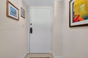 900 NE 195th St, Miami, FL 33179 - Photo 11