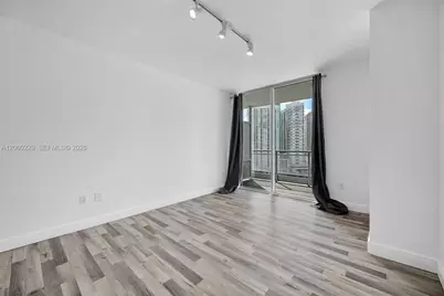 90 SW 3rd St #2001, Miami, FL 33130 - Photo 7