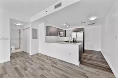 90 SW 3rd St #2001, Miami, FL 33130 - Photo 3