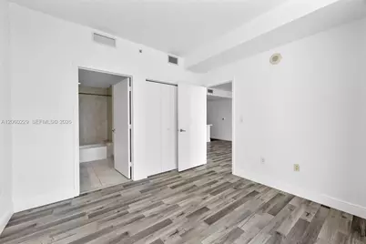 90 SW 3rd St #2001, Miami, FL 33130 - Photo 9