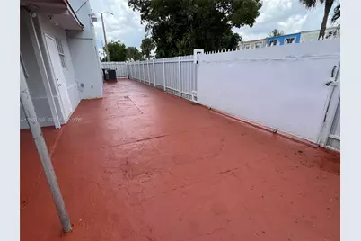 1820 W 72nd Pl, Hialeah, FL 33014 - Photo 17