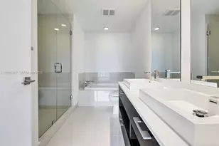 45 SW 9th St, Miami, FL 33130 - Photo 15