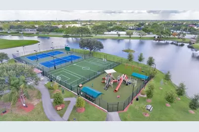 10665 San Bernardino Way, Boca Raton, FL 33428 - Photo 9
