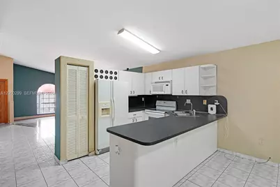 3201 W 76th St, Hialeah, FL 33018 - Photo 11
