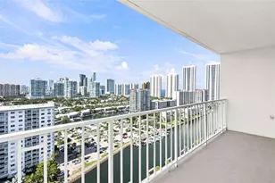 500 Bayview Dr, Sunny Isles Beach, FL 33160 - Photo 3