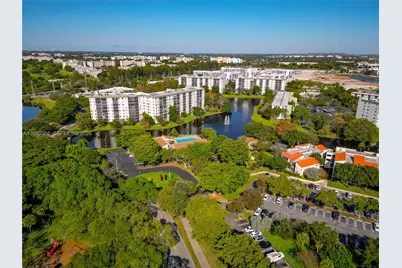 2302 S Cypress Bend Dr #306, Pompano Beach, FL 33069 - Photo 15