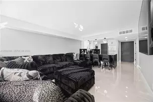 2302 S Cypress Bend Dr, Pompano Beach, FL 33069 - Photo 5