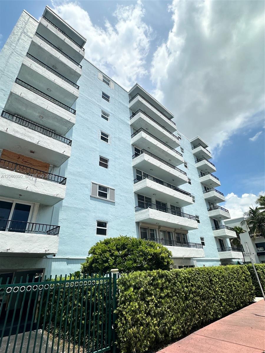 720 Collins Ave #309 main architectural view