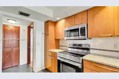 200 E Leslie Dr #329, Hallandale Beach, FL 33009 - Photo 29