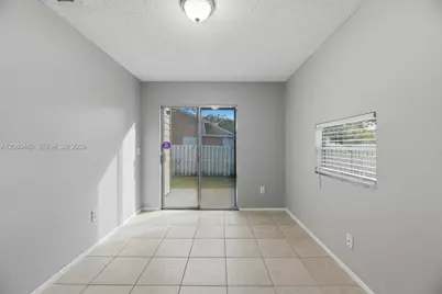 8666 SW 14th St, Pembroke Pines, FL 33025 - Photo 19