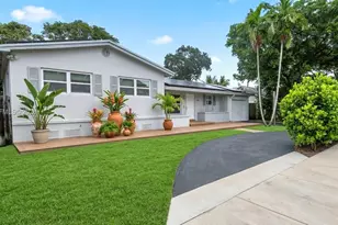 935 NE 149th St, Miami, FL 33161 - Photo 33