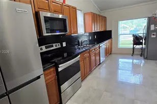935 NE 149th St, Miami, FL 33161 - Photo 11