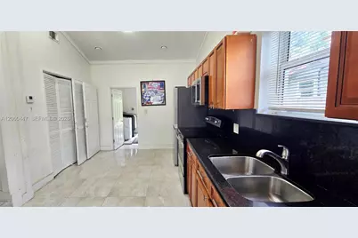935 NE 149th St, Miami, FL 33161 - Photo 13