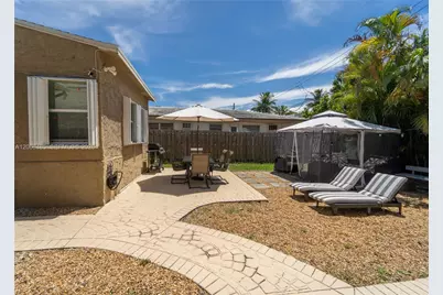 626 NE 4th Ct, Hallandale Beach, FL 33009 - Photo 3