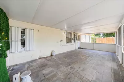 596 NW 109th St, Miami, FL 33168 - Photo 23