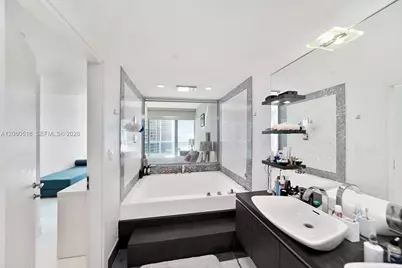 200 Biscayne Boulevard Way #4006, Miami, FL 33131 - Photo 17
