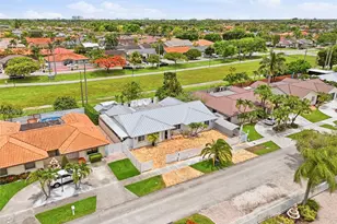 323 NW 136th Pl, Miami, FL 33182 - Photo 3