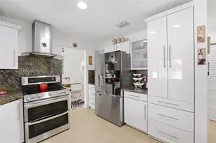 323 NW 136th Pl, Miami, FL 33182 - Photo 17
