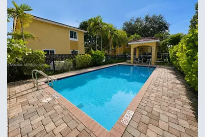 324 NE 3rd St #D, Hallandale Beach, FL 33009 - Photo 17
