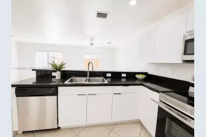 324 NE 3rd St #D, Hallandale Beach, FL 33009 - Photo 3