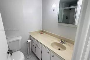6039 Collins Ave, Miami Beach, FL 33140 - Photo 15