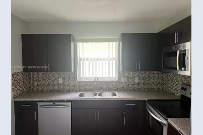 738 SW 9th St, Florida City, FL 33034 - Photo 5