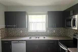 738 SW 9th St, Florida City, FL 33034 - Photo 5