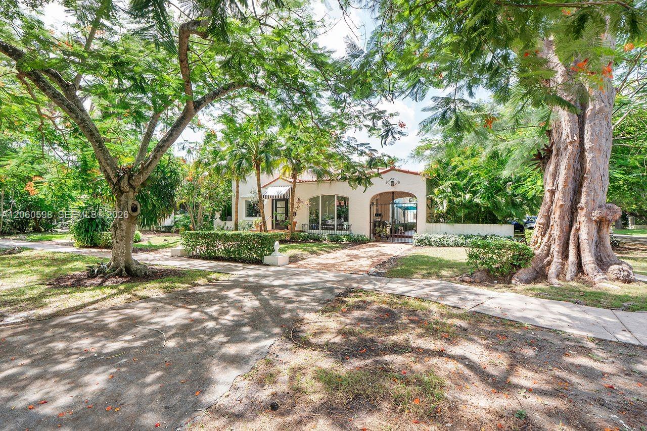 1042 Sorolla Ave - 1042 Sorolla Ave, Coral Gables, FL 33134 Luxury Property | Jose Angel Pina