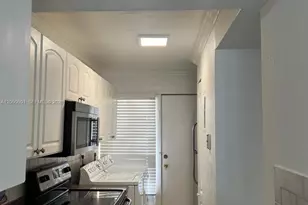 9210 Fontainebleau Blvd, Miami, FL 33172 - Photo 5