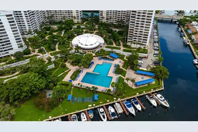 2500 Parkview Dr #517, Hallandale Beach, FL 33009 - Photo 3
