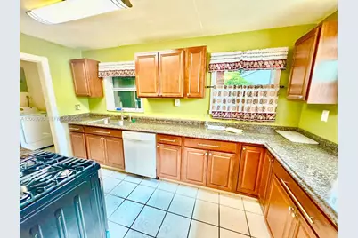 5755 Winfield Blvd #101, Margate, FL 33063 - Photo 7