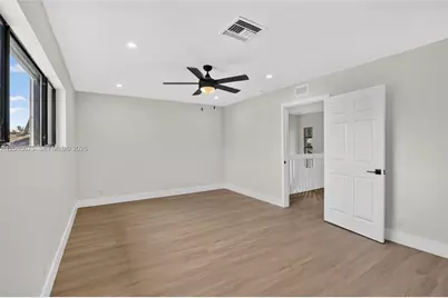 9575 NW 38th Pl, Sunrise, FL 33351 - Photo 17